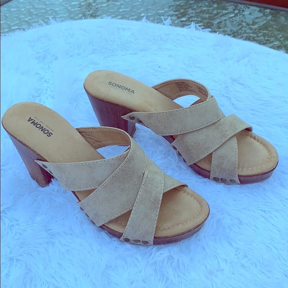 Sonoma Shoes - Sonoma Sneevataupe Platform Sandal. Size 7